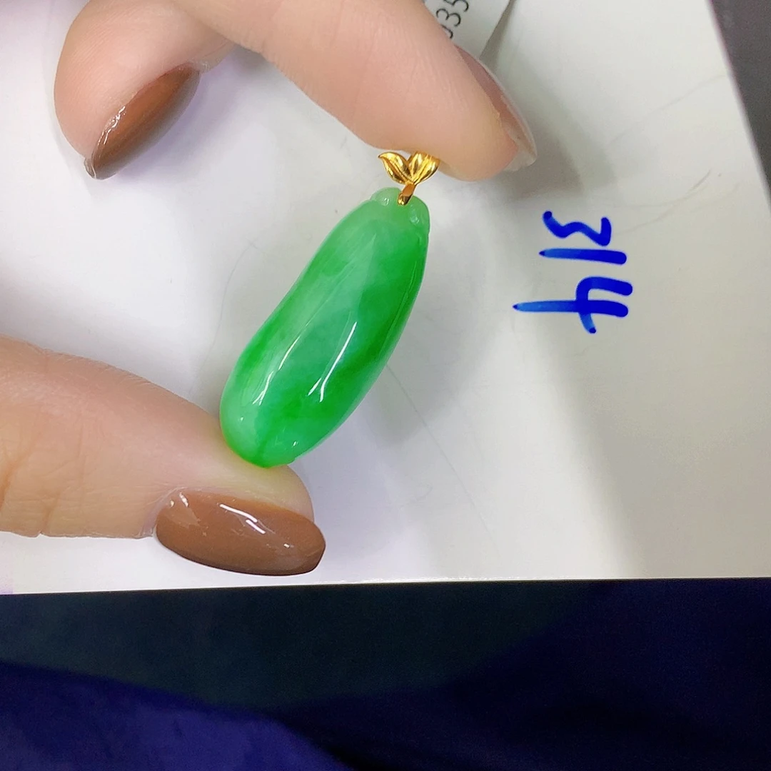 颈饰18K金镶嵌翡翠