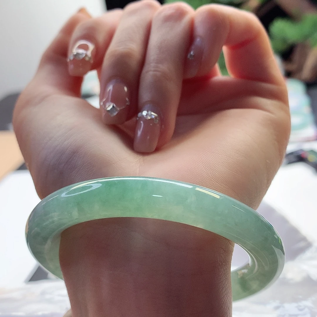 翡翠手镯未镶嵌天然翡翠56-57果绿