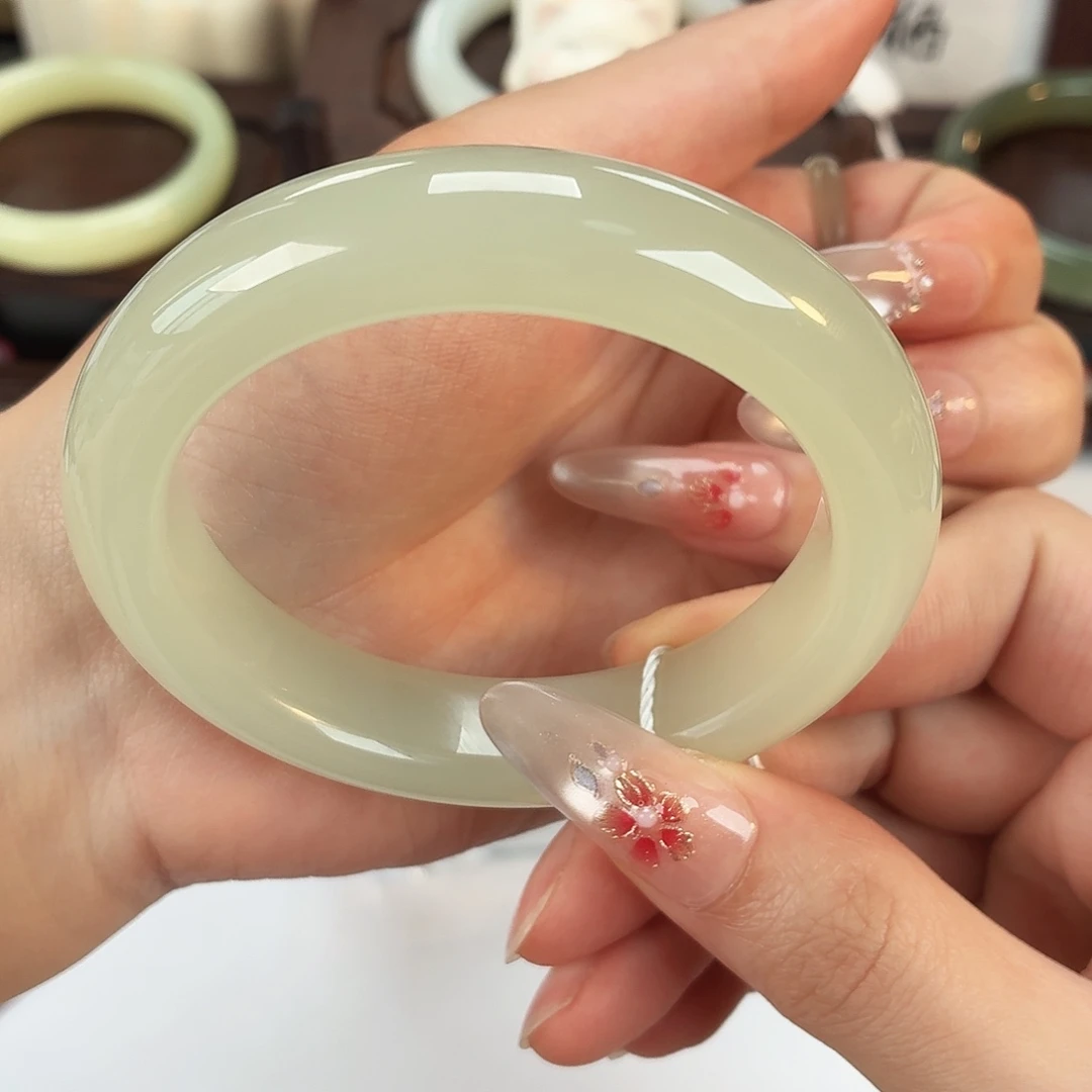 和田玉未镶嵌手镯