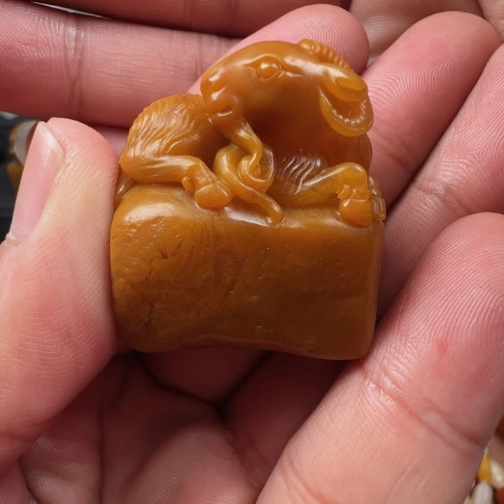 秦***易田黄石66666666666666