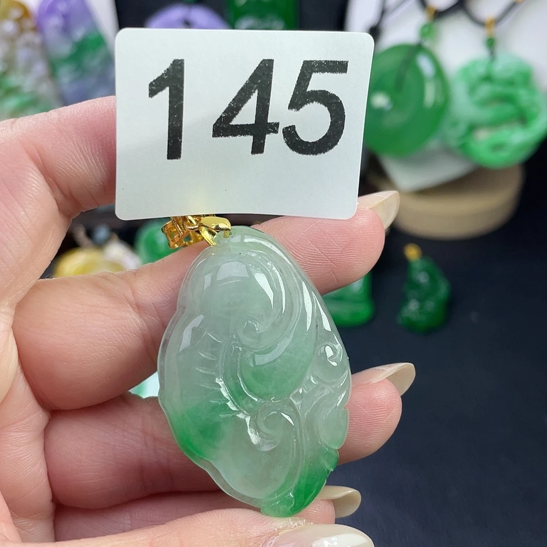 翡翠未镶嵌吊坠(赠链)