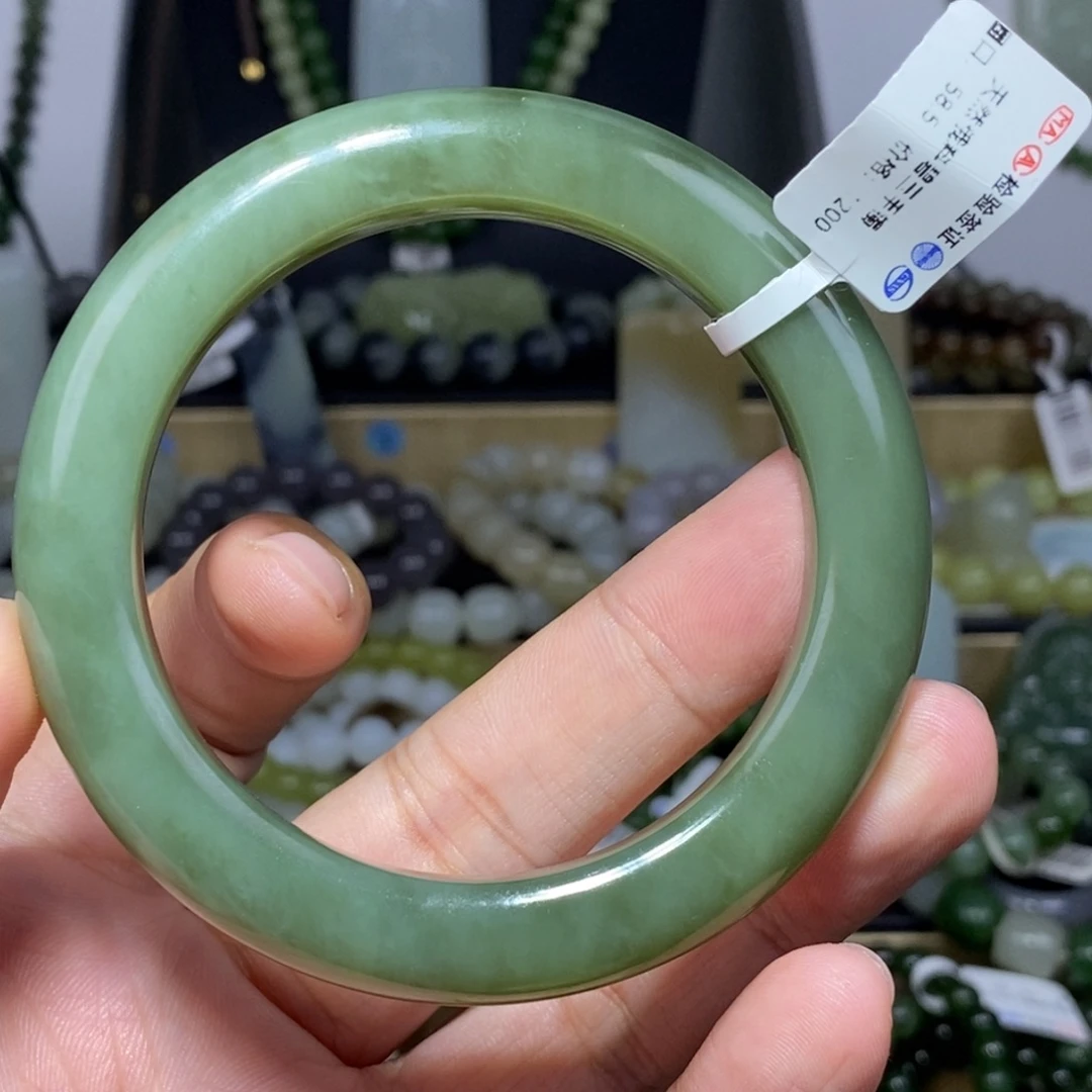 阿***涅未镶嵌手链和田玉