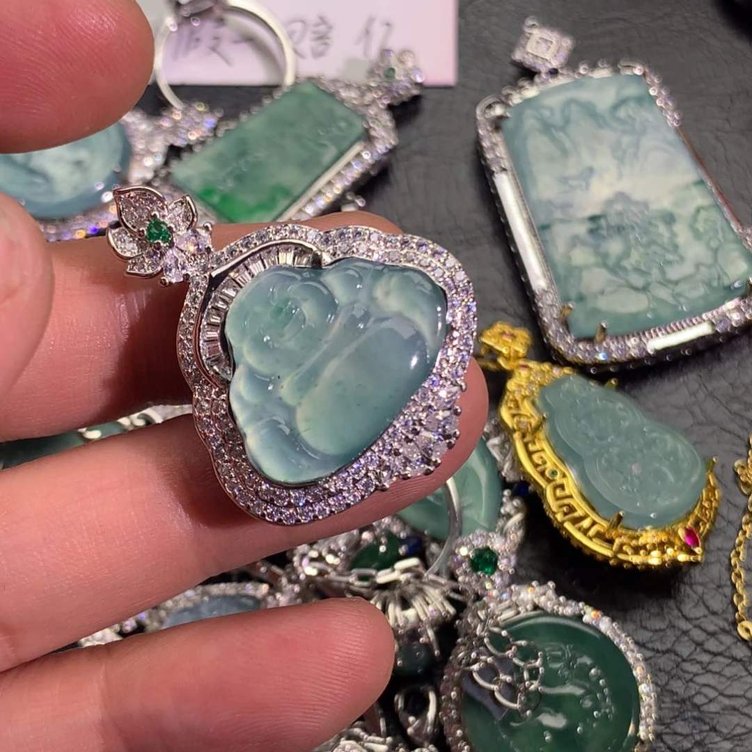 翡翠颈饰未镶嵌佛公