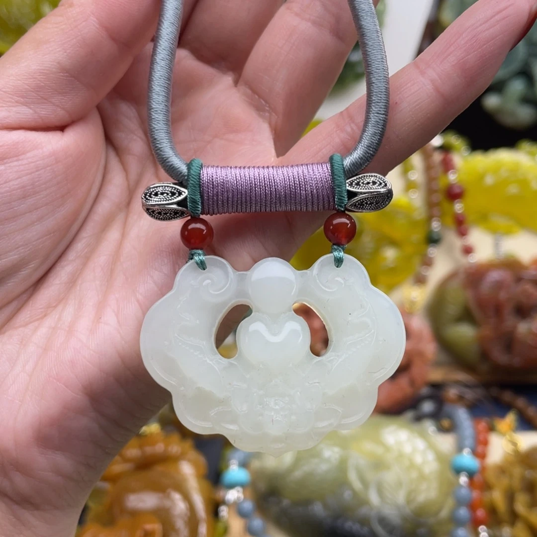 未镶嵌蛇纹石玉颈饰