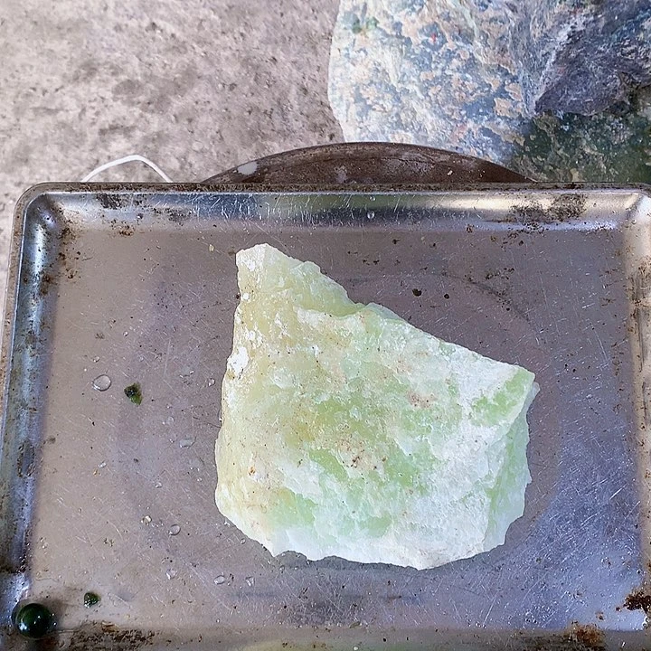 未镶嵌蛇纹石玉珠宝奇石