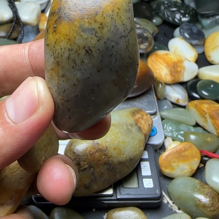 颈饰未镶嵌和田玉（子料）19
