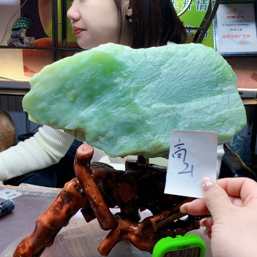 【闪购商品】未镶嵌蛇纹石玉原石翱***膀