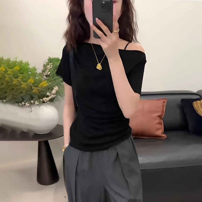 纯欲风黑色性感露肩短袖t恤女2025新款夏季修身辣妹独特别致上衣