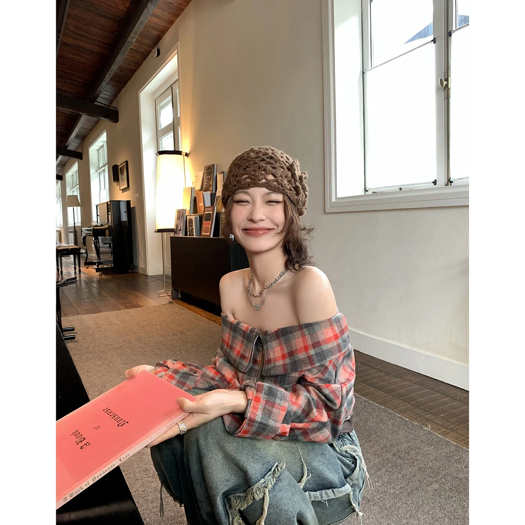 【首尔街头】辣妹格纹拼皮一字肩短衬衫4407