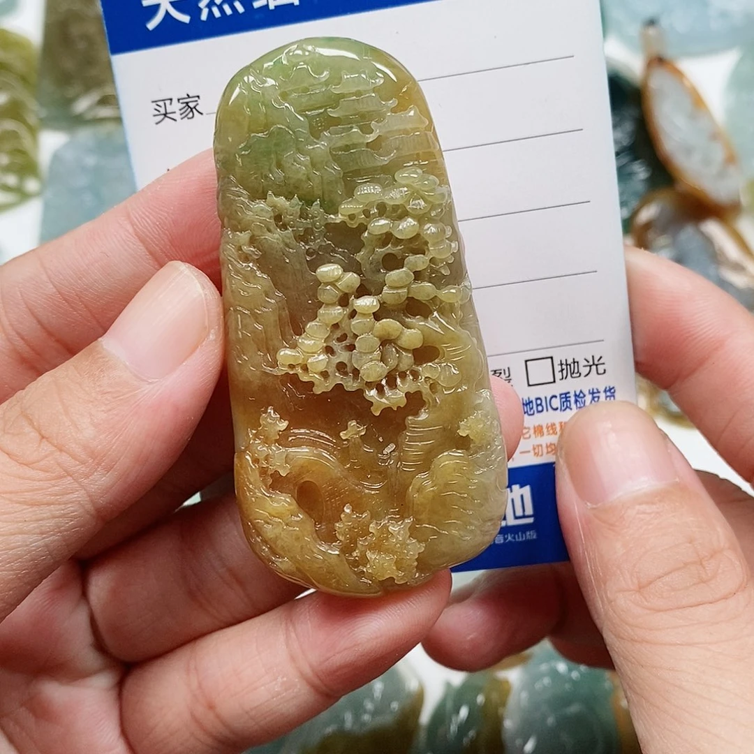 翡翠未镶嵌颈饰山水