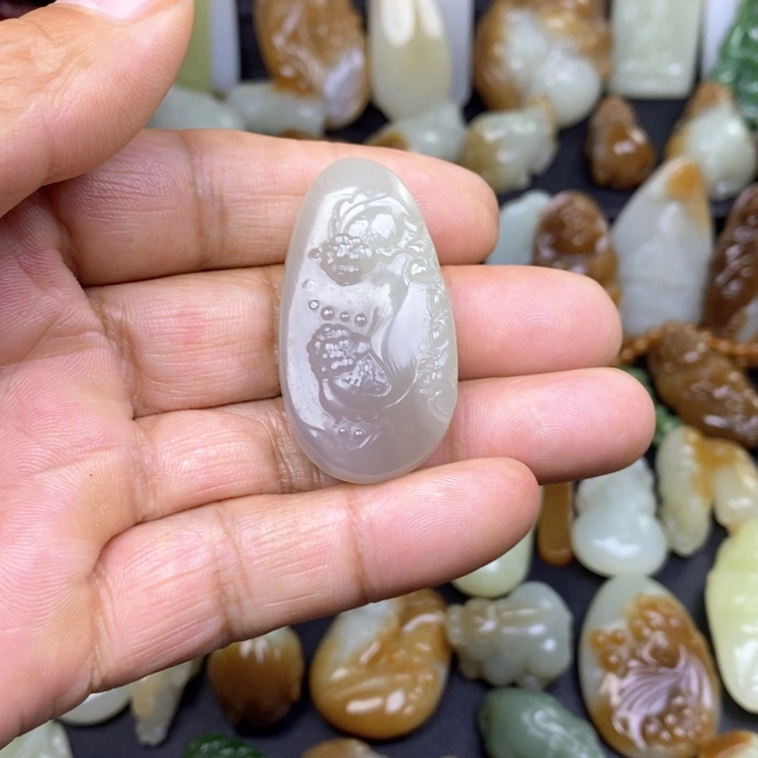 和田玉未镶嵌颈饰