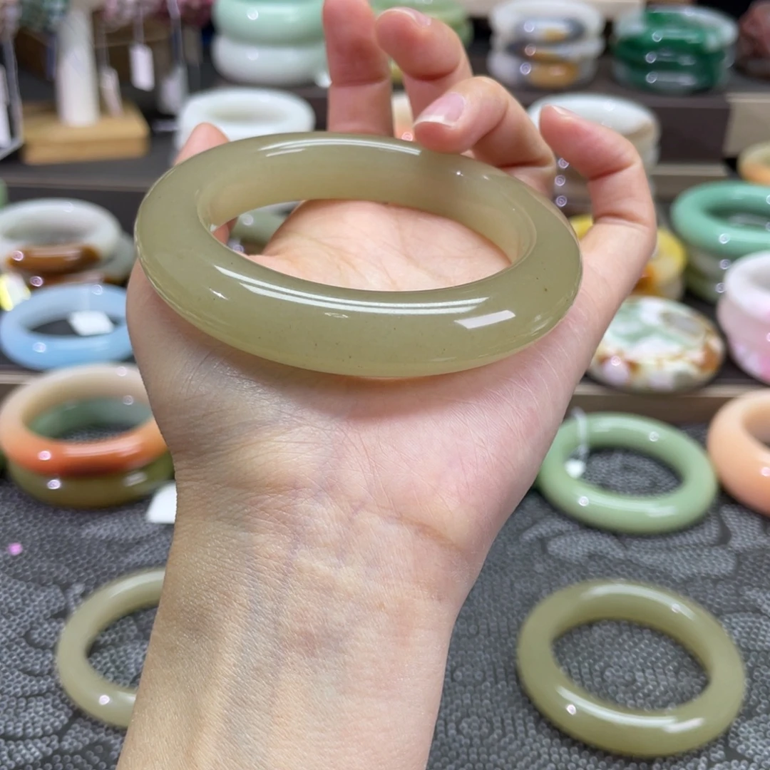 橘***果石英质玉未镶嵌手镯