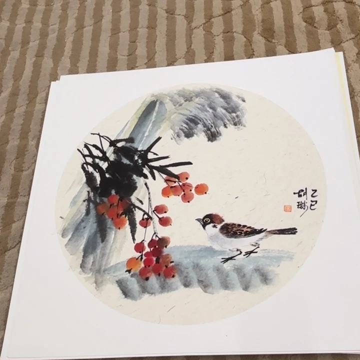 国画花鸟的翅膀是一个巨大的蝴蝶结在空中飞过