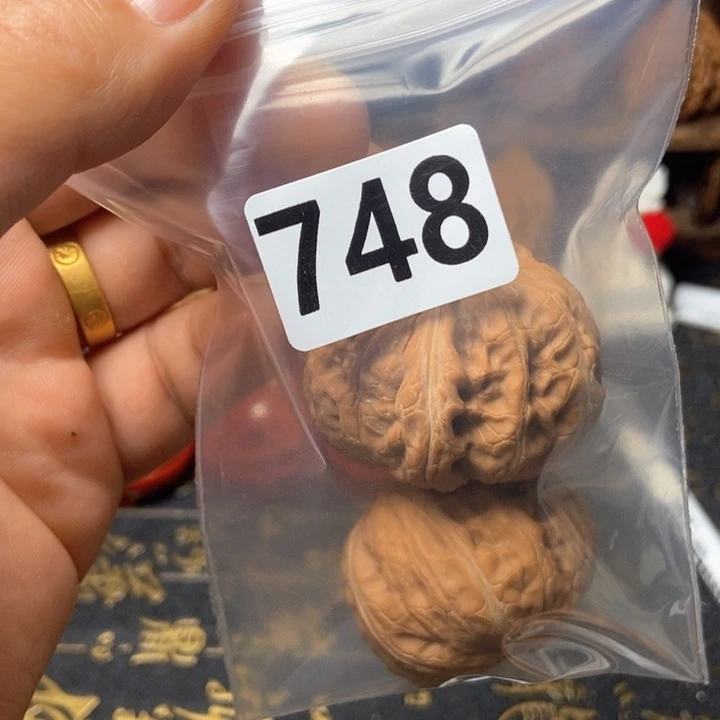 文玩核桃吊坠元宝