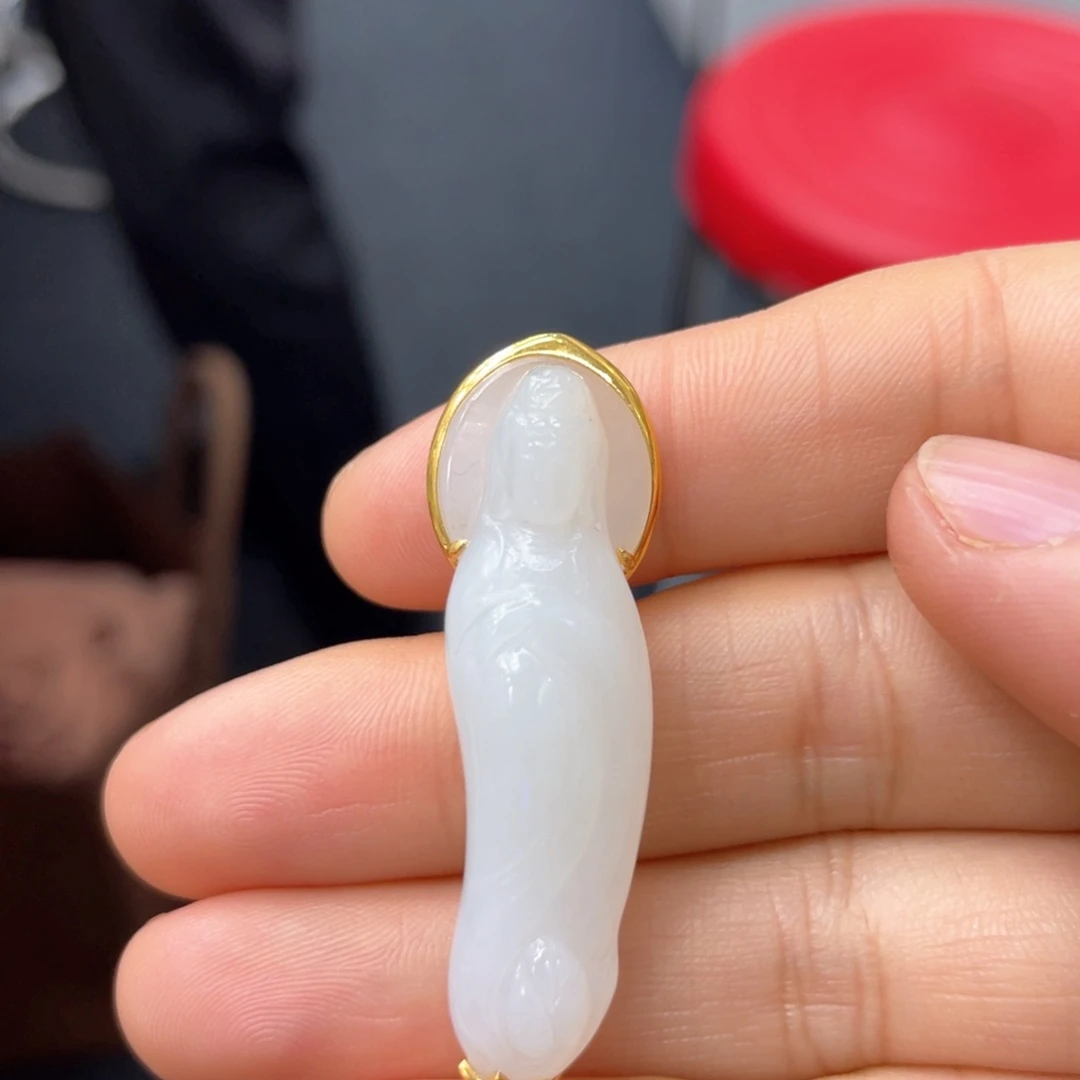 颈饰18K金镶嵌和田玉
