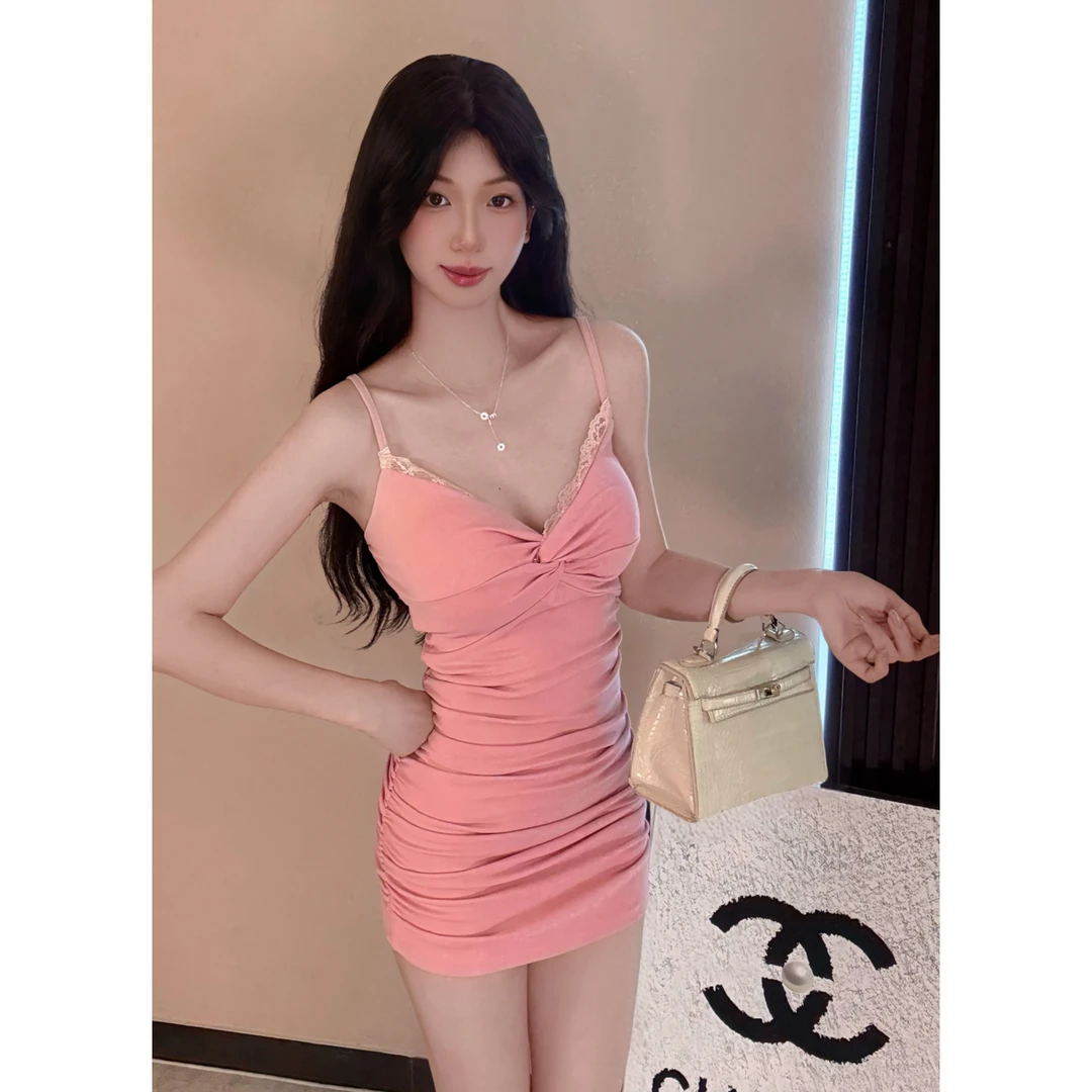 达令私服 纯欲风性感V领蕾丝边拼接吊带裙褶皱收腰显瘦包臀连衣裙