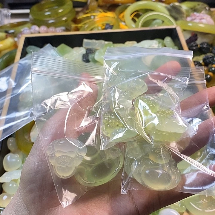 静***道蛇纹石玉未镶嵌颈饰