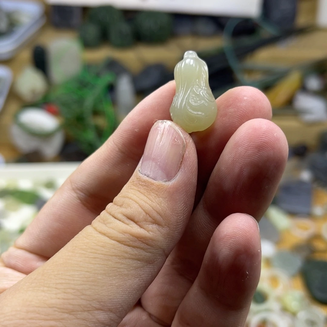 和田玉未镶嵌颈饰白菜