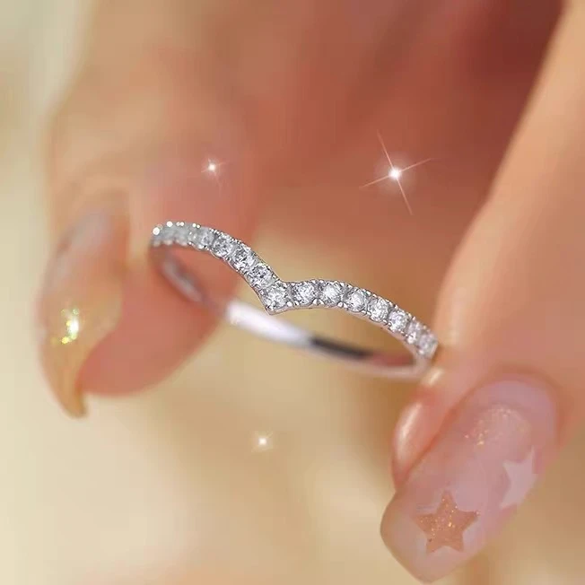 【奢钻名品甄选】0.2CT V排女戒 气质