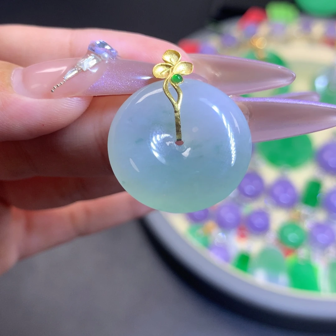 翡翠18K金镶嵌颈饰