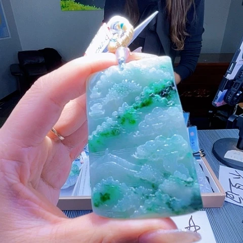 颈饰未镶嵌翡翠一个
