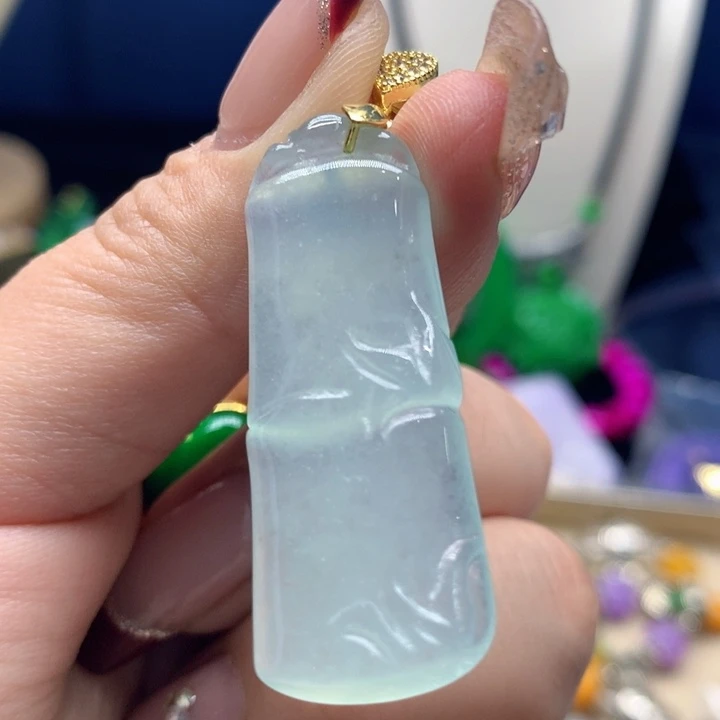 翡翠颈饰未镶嵌吊坠