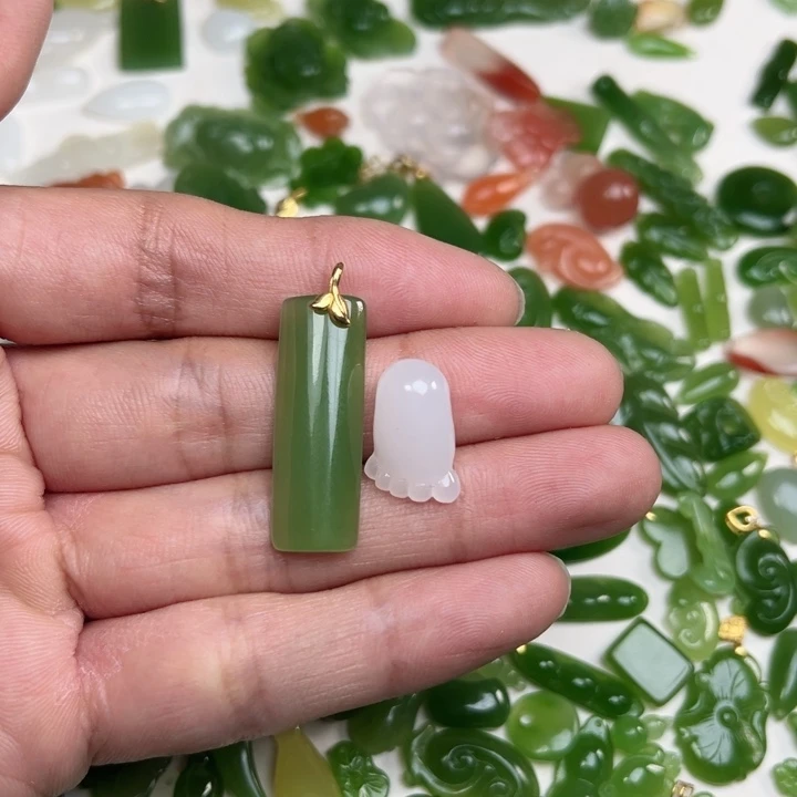 和田玉（碧玉）未镶嵌珠宝奇石