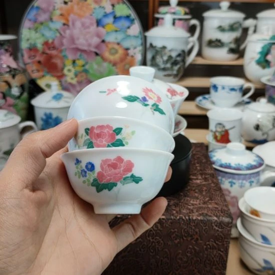 用***0毛瓷3个花面小杯，小杯