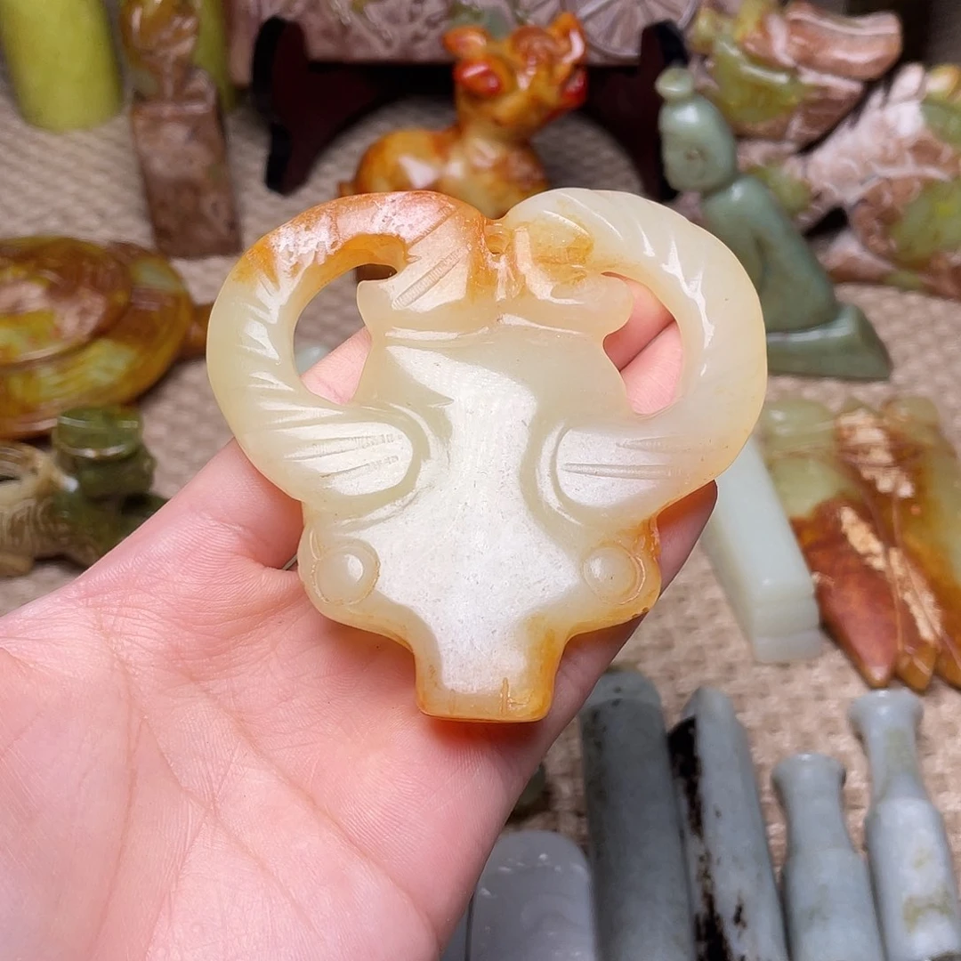 蛇纹石玉未镶嵌颈饰