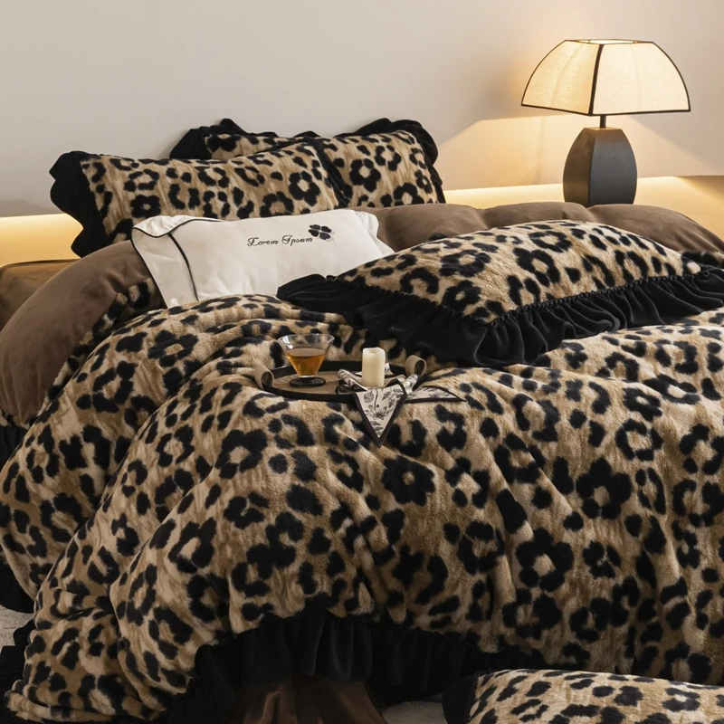 冬季保暖牛奶绒四件套百搭家居豹纹被罩双面绒兔毛绒花边被套床单