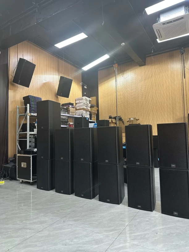 英国  曼臣12寸专业音响七件套，包括全新悠响点歌机