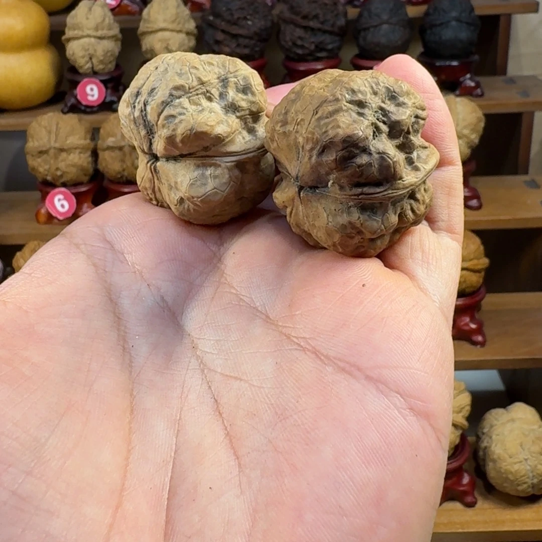 核桃铁核桃把件肌肉尊