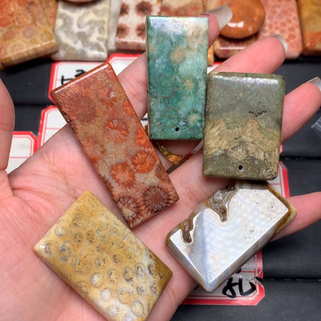 【闪购商品】硅化玉颈饰合金浅****水