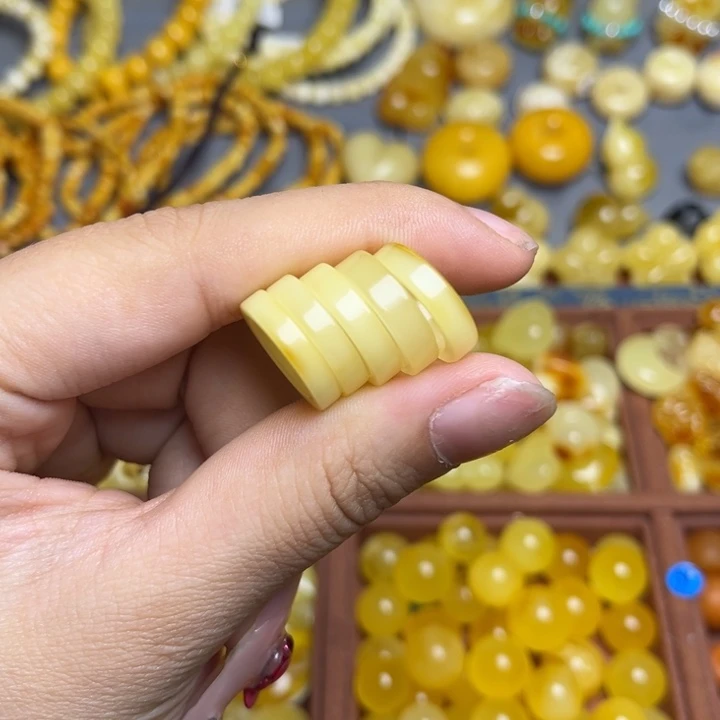 蜜蜡未镶嵌珠宝奇石满蜡白俏色跑环按内径挑选