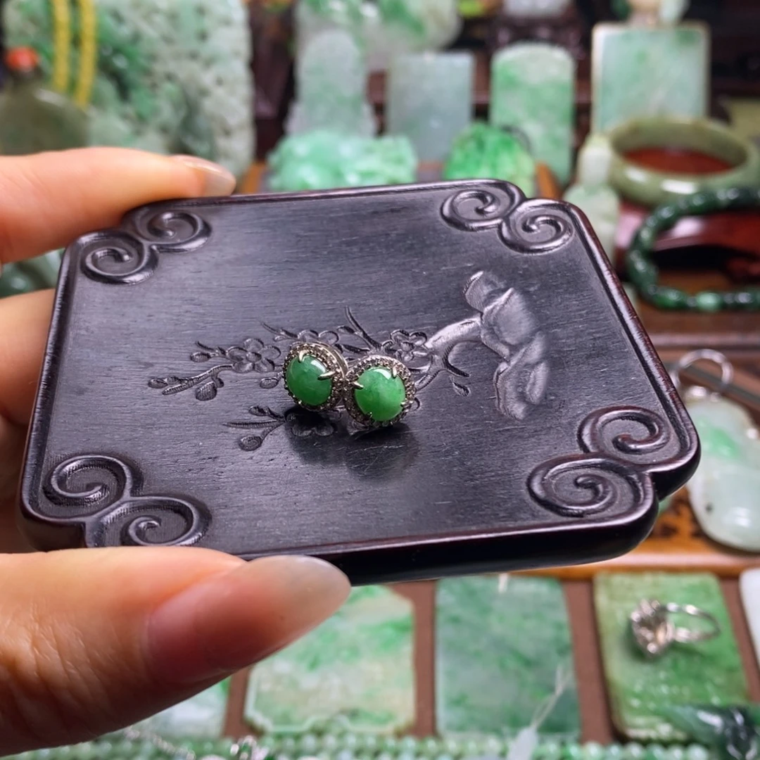 淡***～颈饰未镶嵌翡翠，111111111111