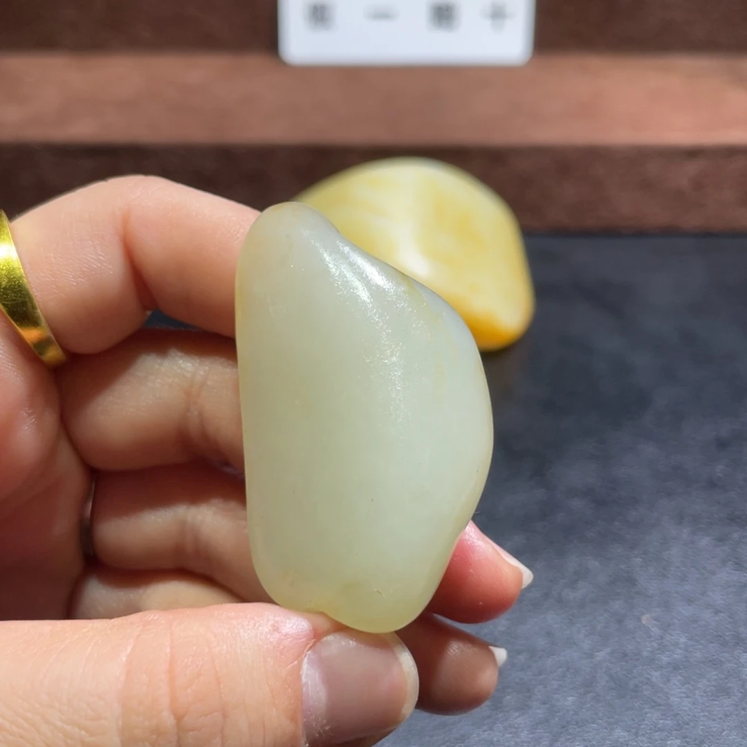 和田玉（糖玉）未镶嵌挂件28.8克