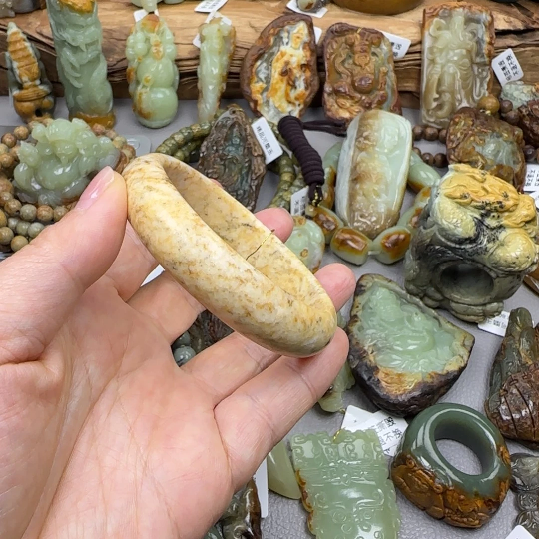 自***的岫岩河磨玉（透闪石质玉）未镶嵌珠宝奇石