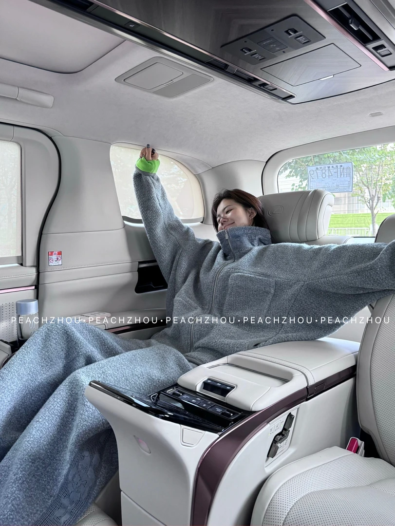 『PEACHZHOU』羊毛绒面蕾丝拼接宽松立领拉链外套休闲设计感夹克女