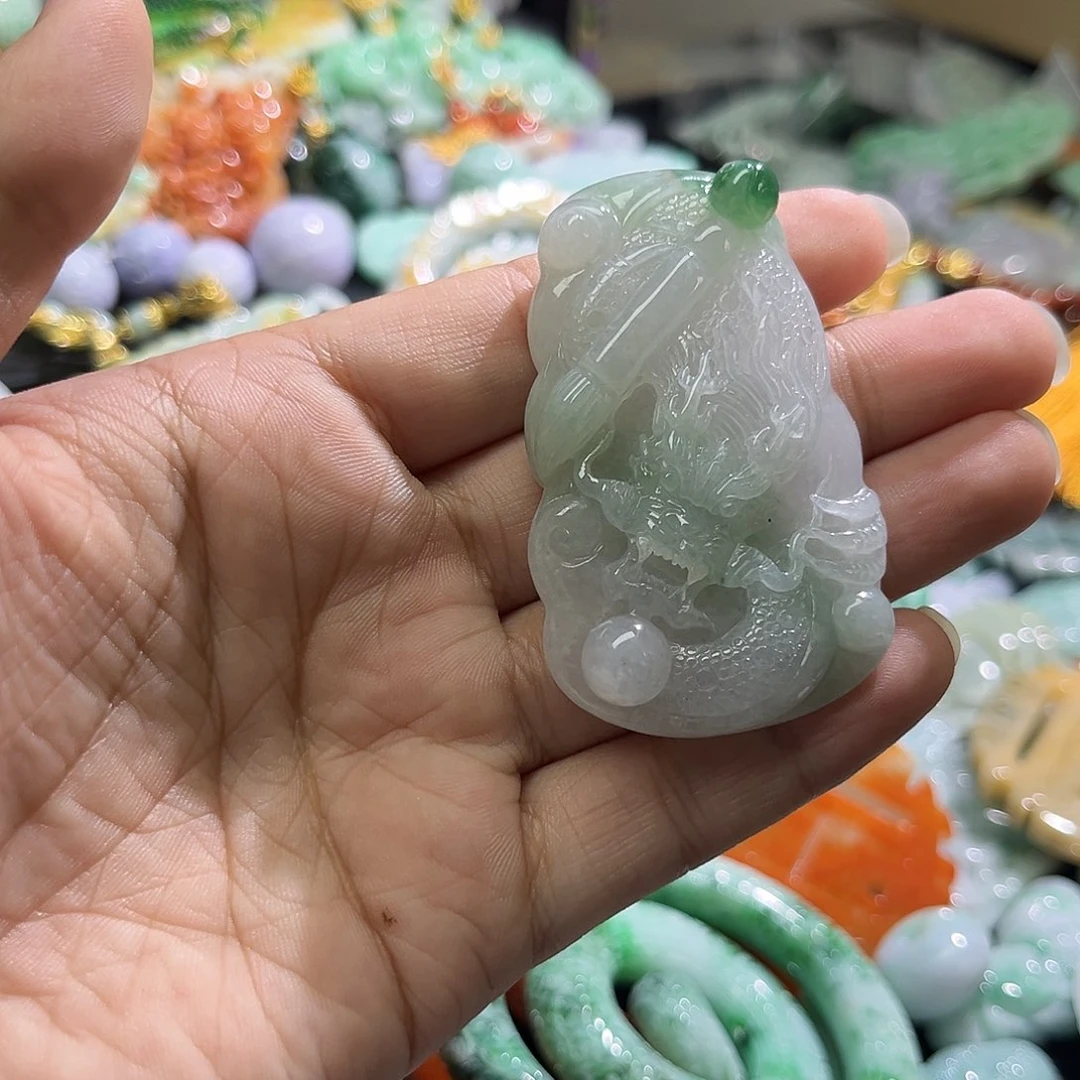 翡翠未镶嵌颈饰待编织