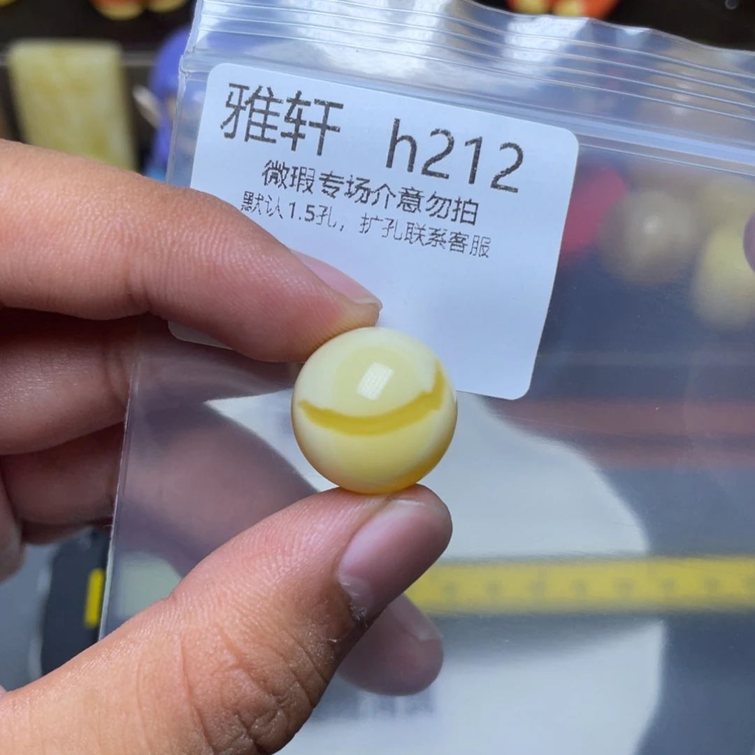 琥珀未镶嵌珠宝奇石墙**人
