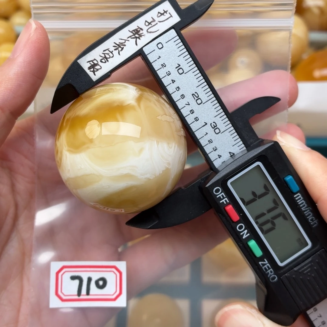 未镶嵌蜜蜡裸石但**是