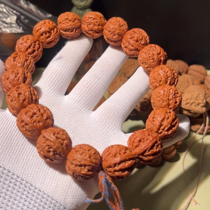 文玩核桃手串…………35