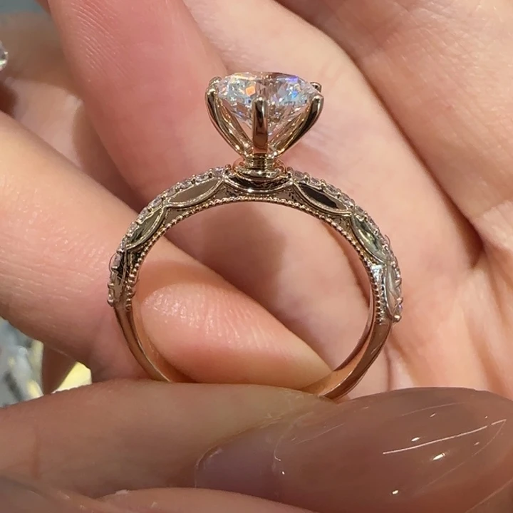 实验室培育钻石18K金镶嵌1卡婚纱设计款