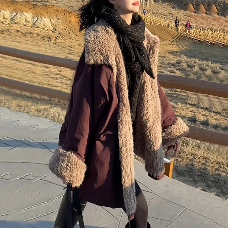 2025复古风毛绒棉衣中长版型毛绒领口袖口保暖又具格调的冬日单品