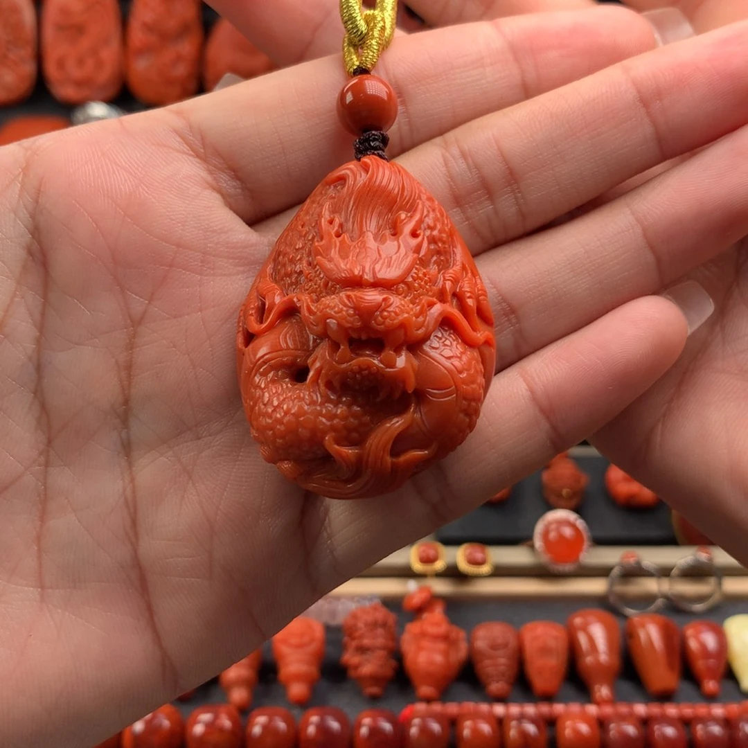 南红玛瑙精工雕刻龙牌未镶嵌