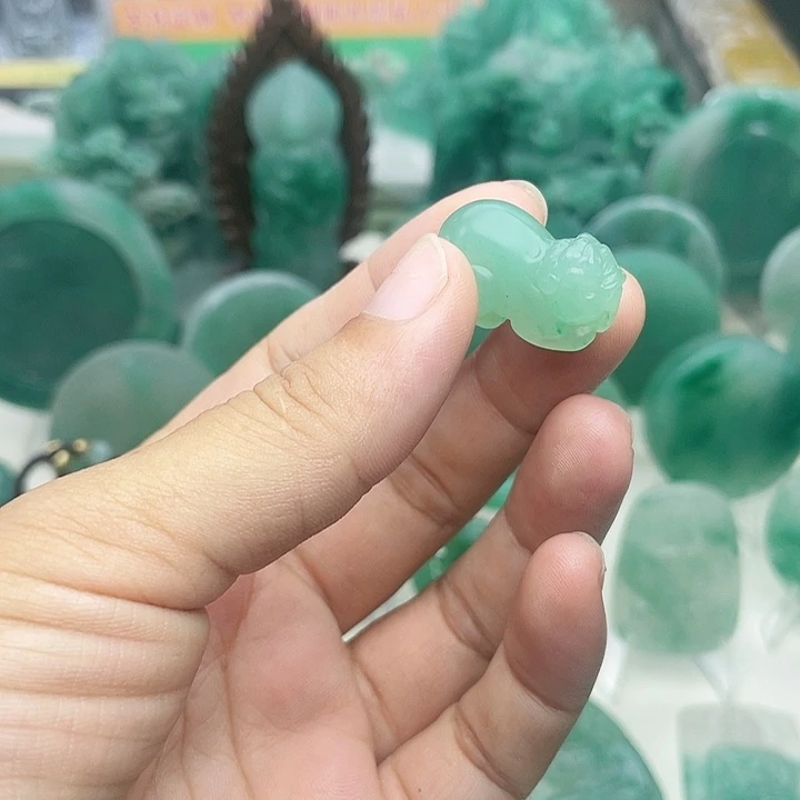 石英质玉未镶嵌颈饰