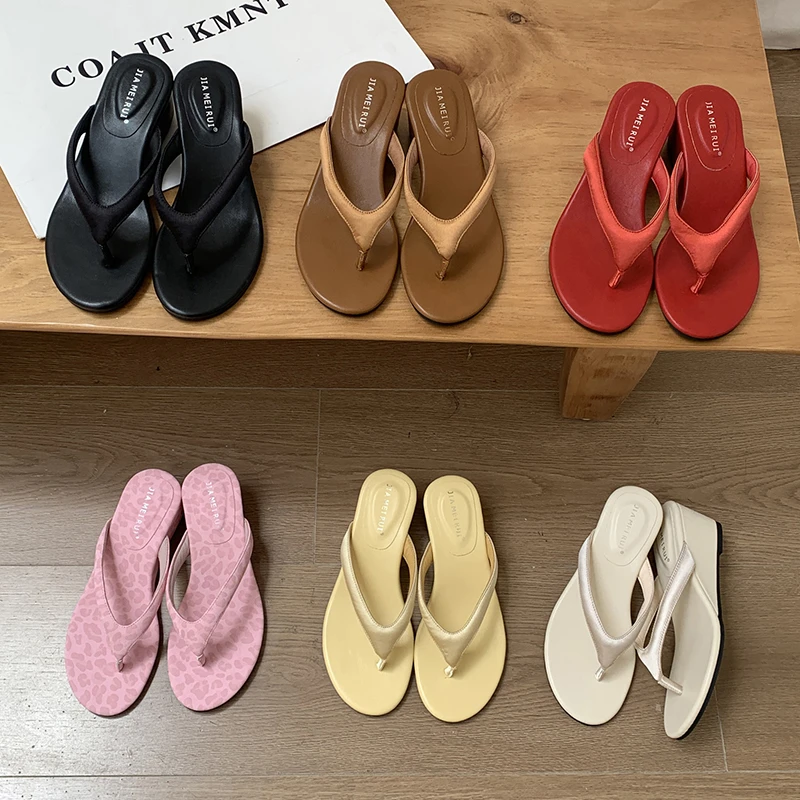 哈妮~法式极简风坡跟厚底人字拖鞋舒适百搭网红凉拖鞋小个增高鞋