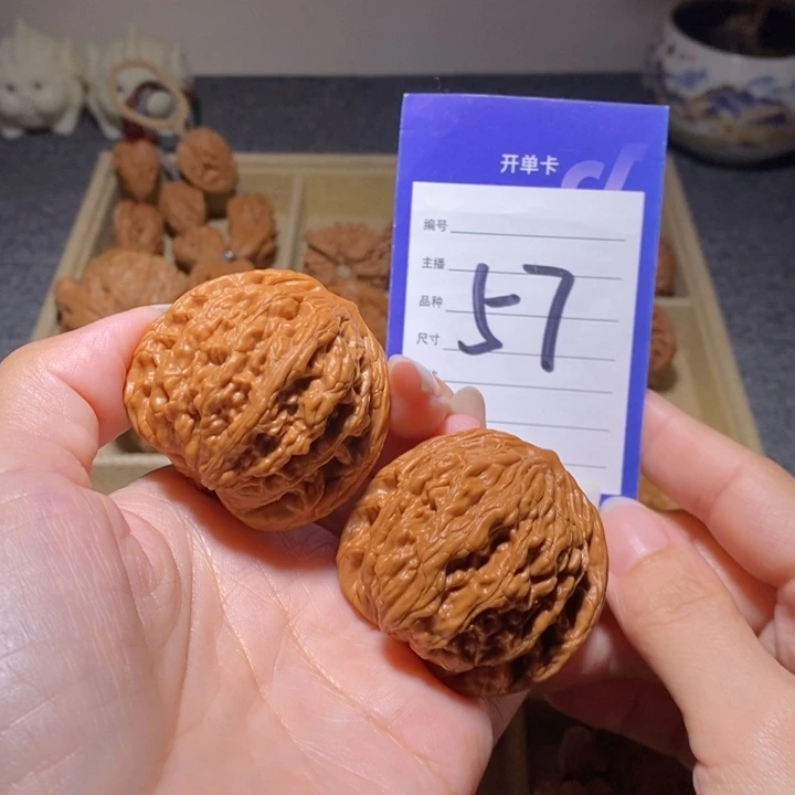 把件文玩核桃虎头45左右