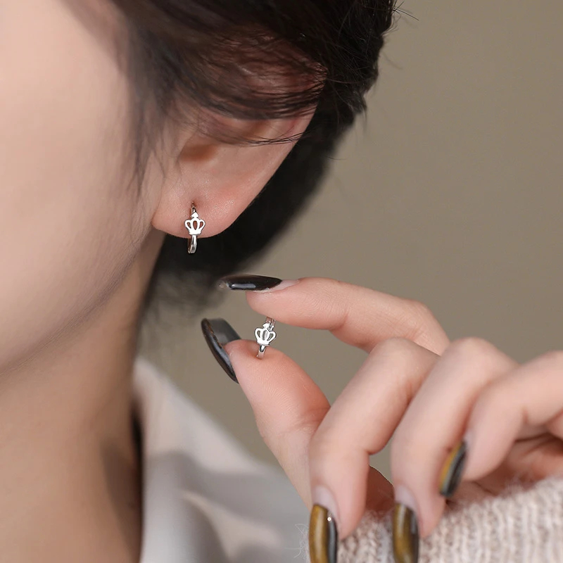 925银耳饰 S925纯银皇冠耳扣女小众设计耳环圈养耳洞免摘