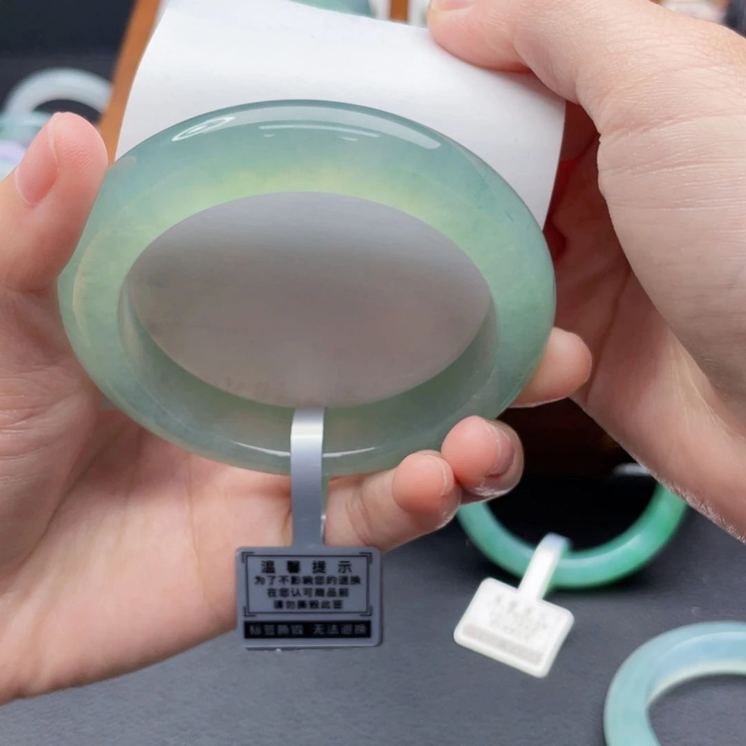 翡翠手镯未镶嵌55晴绿